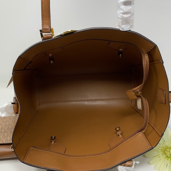 Michael Kors Kimberly Large 3 in 1 Tote - Picture 3 of 11